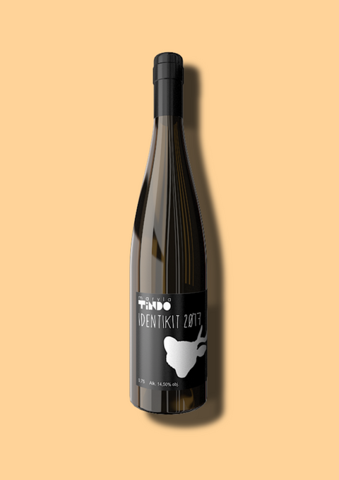 The Identikit by Marvla Tindo is a skin contact orange wine. Its simple yet modern label belies the complexity of the wine.
